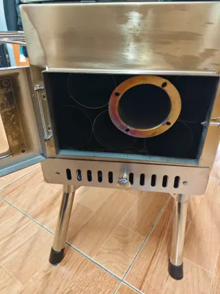 Mini Estufa a leña o carbón metal con ventana .