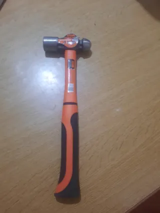 Martello con manico arancione