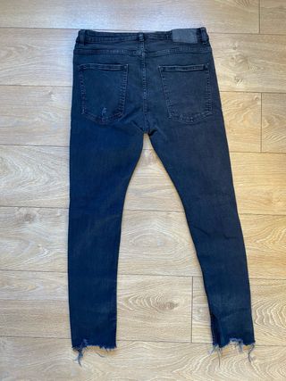Pantalón Bershka Super Skinny T44 Roto