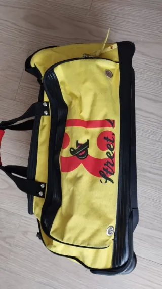 Excelente bolsa de viaje J&B con ruedas "