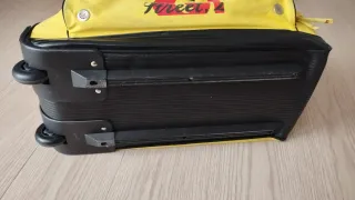 Excelente bolsa de viaje J&B con ruedas "