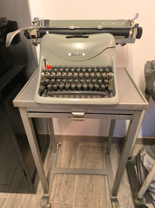Máquina de escribir Lexicon 80 + mesa