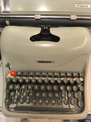 Máquina de escribir Lexicon 80 + mesa