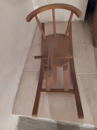 Cavallo a dondolo in legno