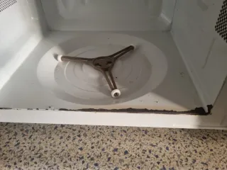 Microondas Schneider Blanco tiene su plato