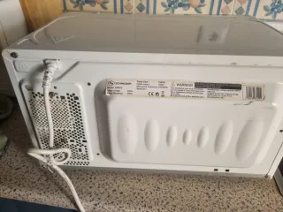 Microondas Schneider Blanco tiene su plato