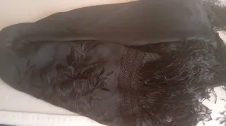 Chal o mantón antiguo bordado