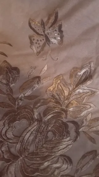 Chal o mantón antiguo bordado