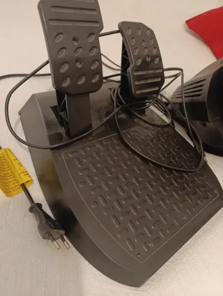 Volante THRUSTMASTER T150