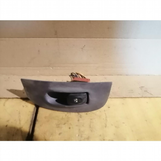 Mando elevalunas delantero derecho Renault