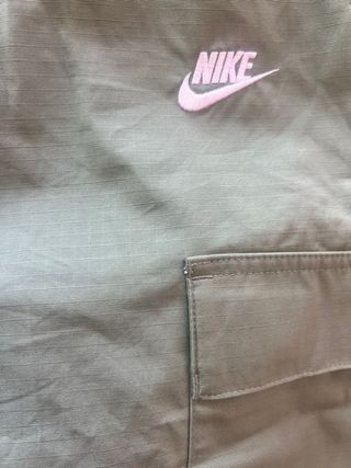 Pantalón Nike Verde Talla M Nuevo, sin estrenar.