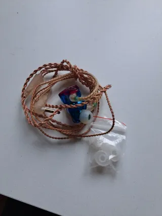 Auriculares In-ear KZ Azules y Multicolor