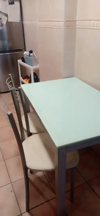 Mesa cristal extensible cocina + 2 sillas regalo