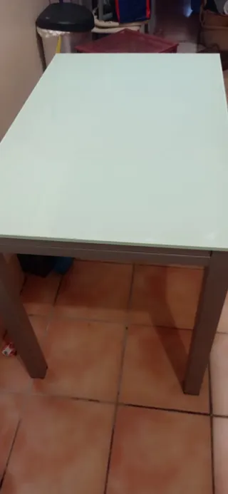 Mesa cristal extensible cocina + 2 sillas regalo