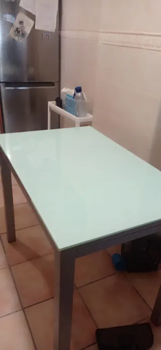 Mesa cristal extensible cocina + 2 sillas regalo