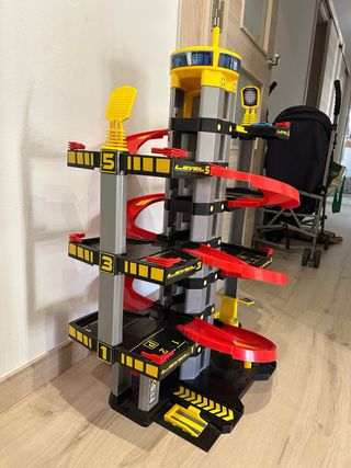 Parking coches Molto con 6 coches