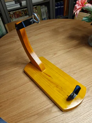 Jamonero de madera y metal