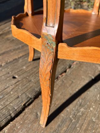 Mesa auxiliar de madera