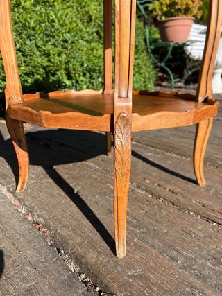 Mesa auxiliar de madera