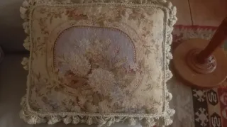 Cojín antiguo Petit Point.