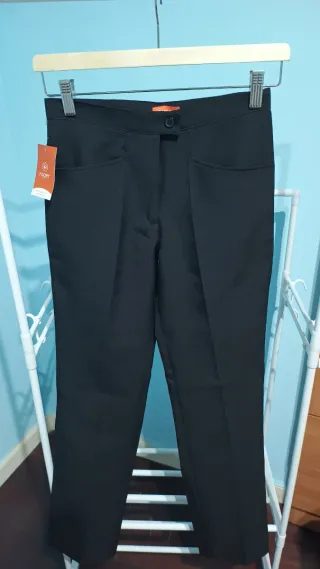 Pantalon negro con etiqueta XS