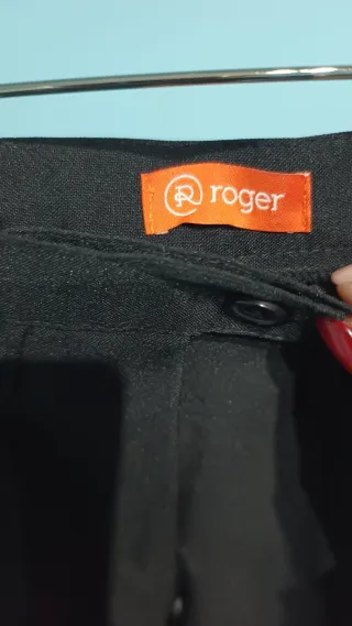 Pantalon negro con etiqueta XS