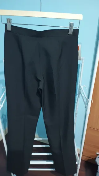 Pantalon negro con etiqueta XS