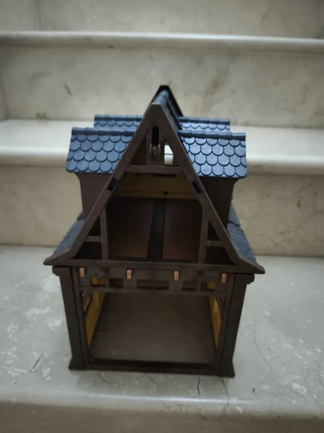 Playmobil Medieval. Casa amarilla.