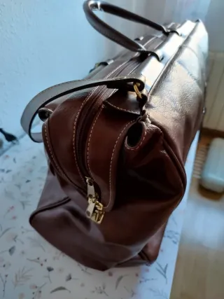 Bolso de viaje de piel marrón