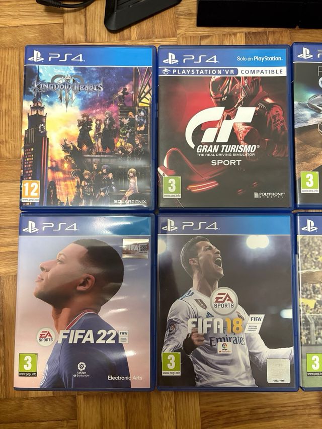 Consola PS4 + 8 Juegos