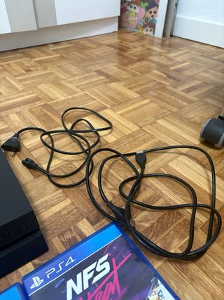 Consola PS4 + 8 Juegos
