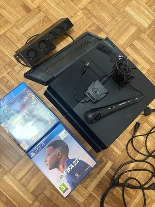 Consola PS4 + 8 Juegos