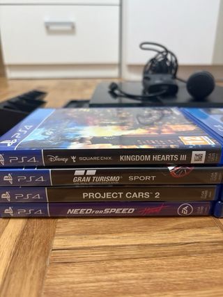 Consola PS4 + 8 Juegos