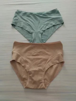 Dos bragas sin estrenar sin costuras