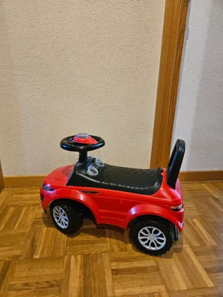 Cochecito infantil rojo