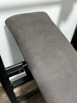 Banco de pesas con barra y discos