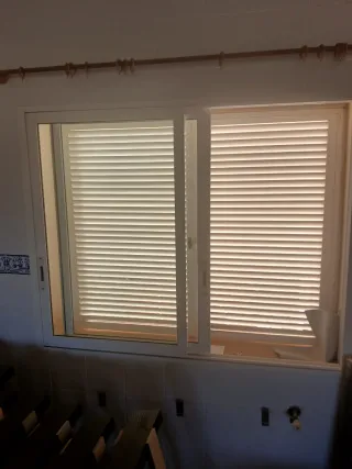 Ventanas aluminio con mallorquinas
