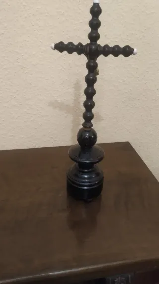 Cruz antigua crucifijo madera y metal rebajado