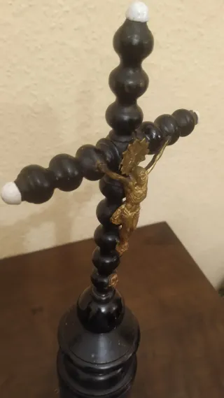 Cruz antigua crucifijo madera y metal rebajado