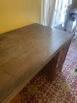 Escritorio madera maciza con cajonera