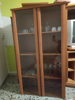 Vitrina de comedor de madera y cristal