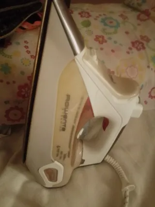 Plancha de ropa vapor Rowenta.