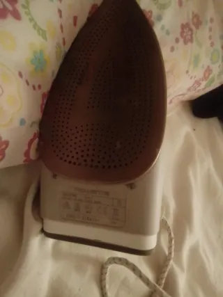 Plancha de ropa vapor Rowenta.