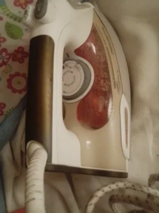 Plancha de ropa vapor Rowenta.