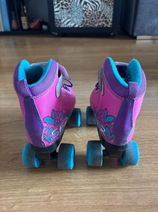 Patines de 4 ruedas rosas y morados