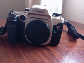 Cámara Canon EOS 50 + funda
