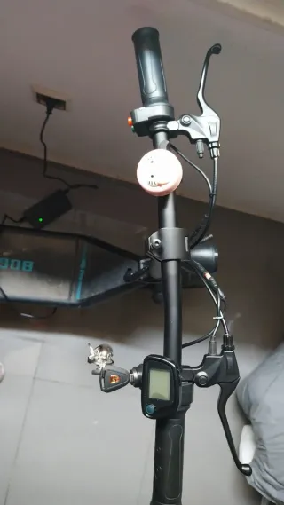 Patinete eléctrico con asiento