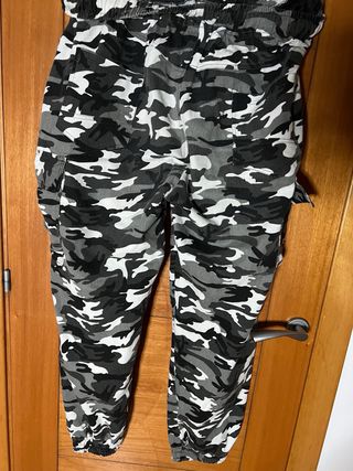 Pantalones cargo camuflaje grises
