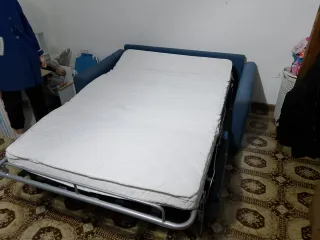 Divano tessuto grigio e blu