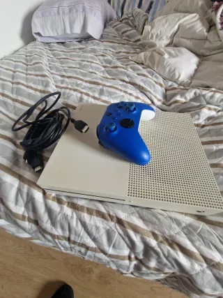 Xbox One S + Mando Azul